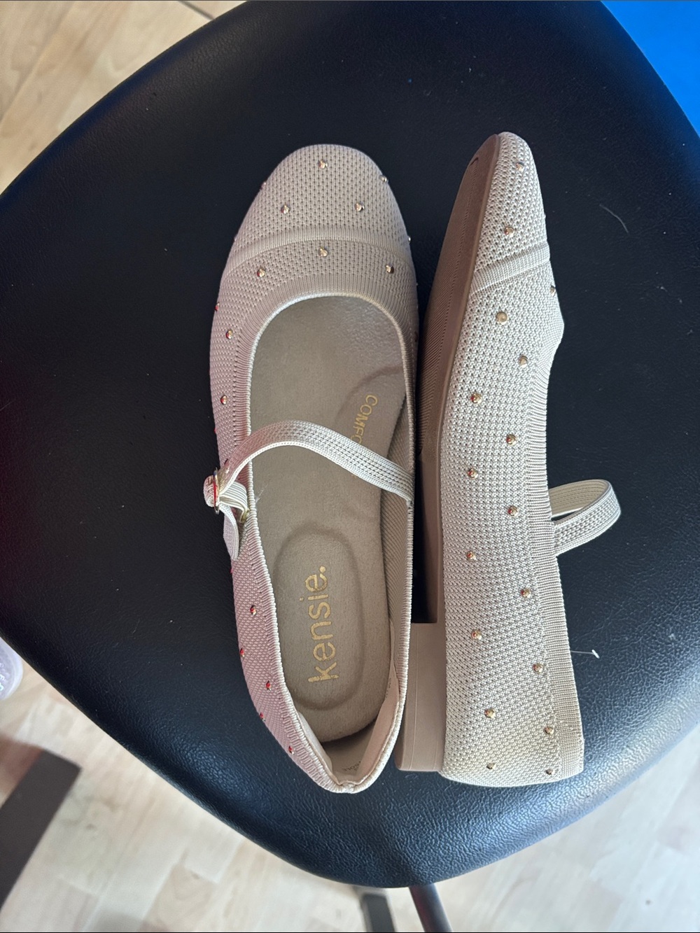Kensie Women's Cream Mary Jane Ballet Flats with Stud Detail size 6